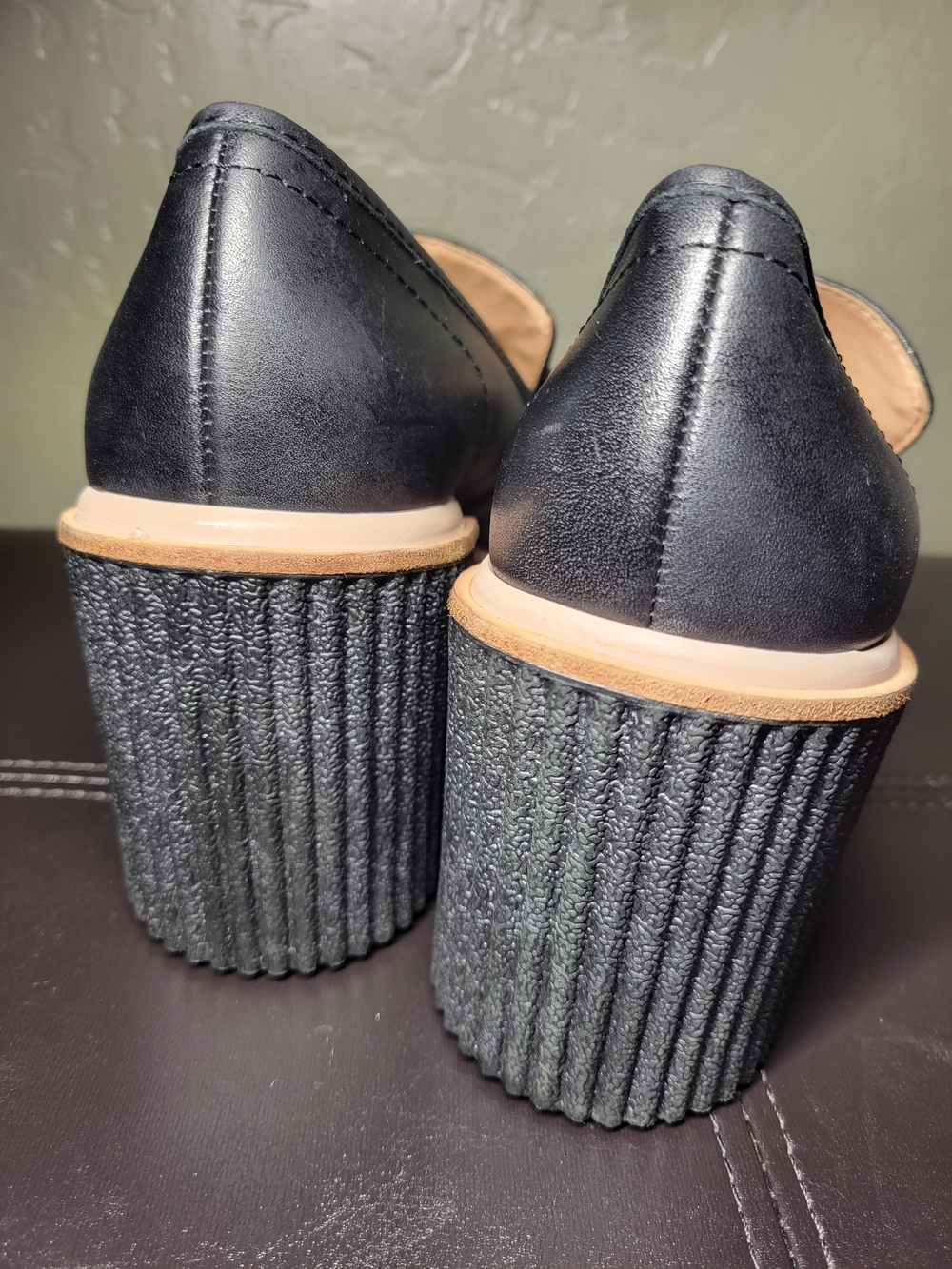 Dolce Vita Black Platform Loafers with Gold Chain WM Size 9 - Picture 4 of 7